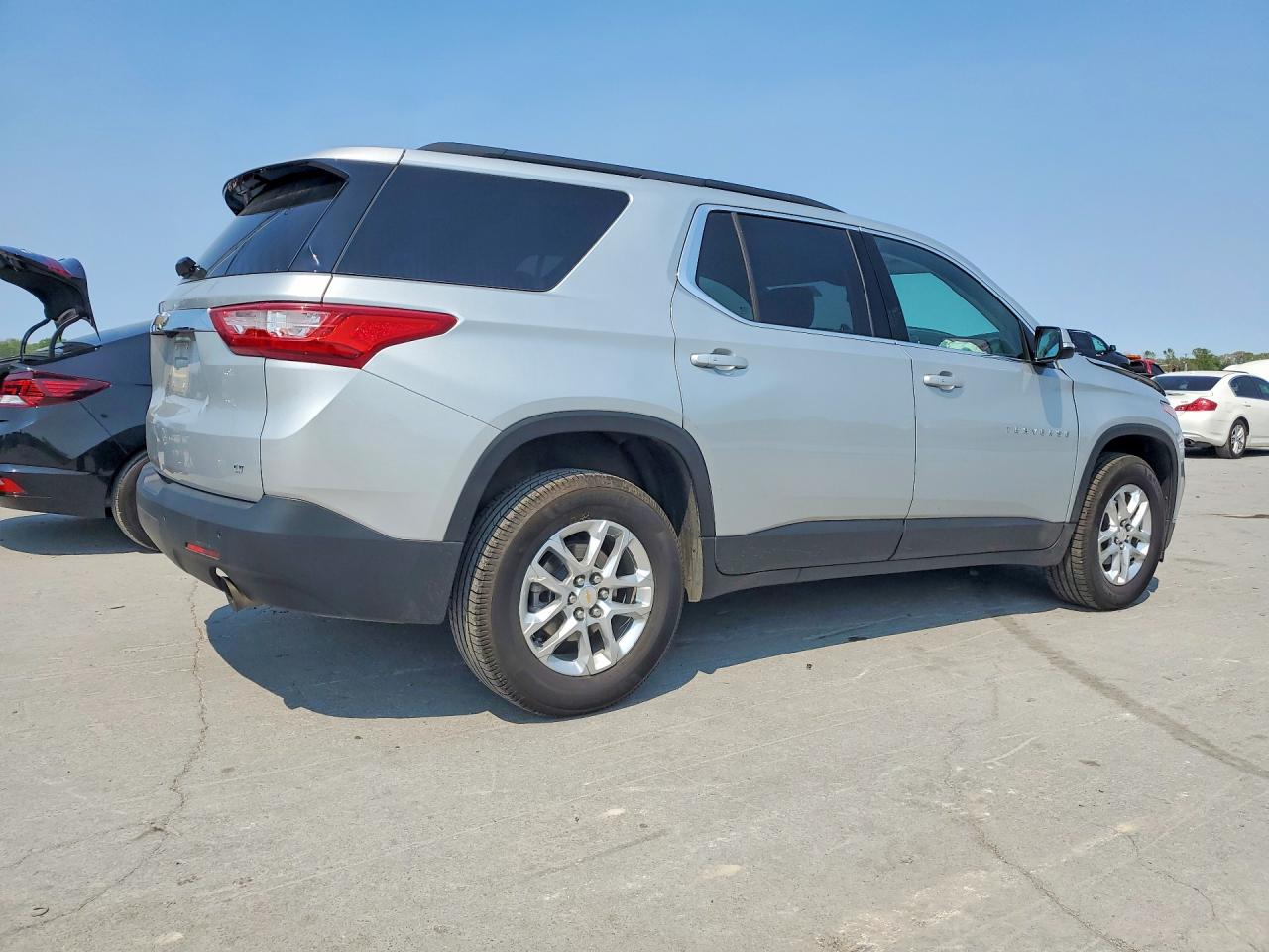 2020 CHEVROLET TRAVERSE LT photo 5