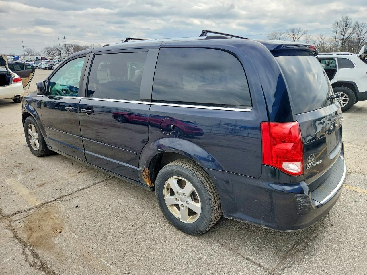 2011 DODGE GRAND CARAVAN CREW photo 3