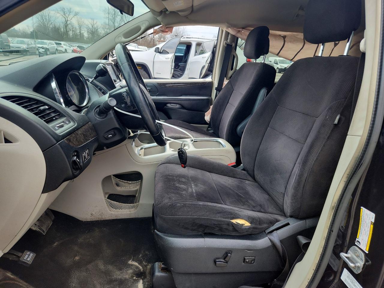 2011 DODGE GRAND CARAVAN CREW photo 13