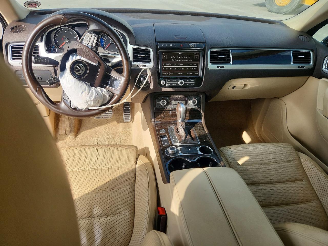 2017 VOLKSWAGEN TOUAREG EXECUTIVE photo 15