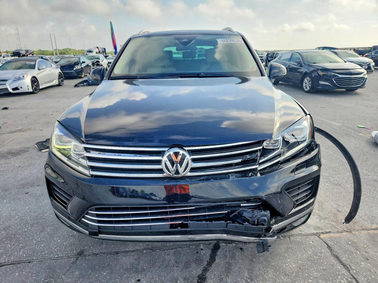 2017 VOLKSWAGEN TOUAREG EXECUTIVE photo 9