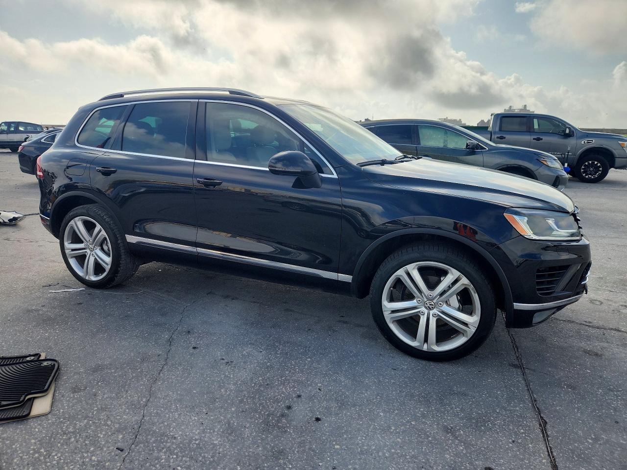 2017 VOLKSWAGEN TOUAREG EXECUTIVE photo 7