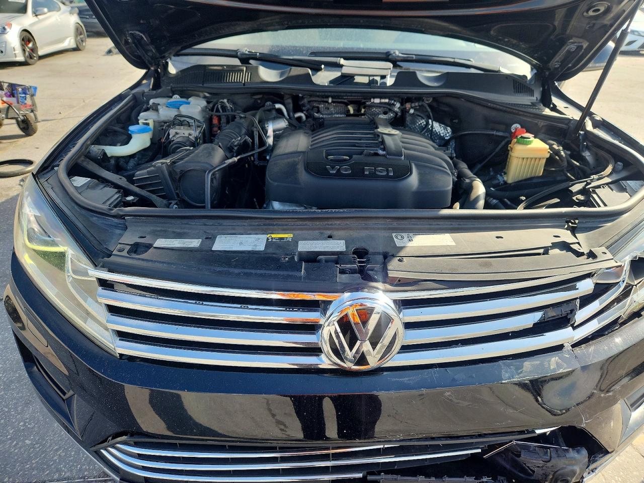 2017 VOLKSWAGEN TOUAREG EXECUTIVE photo 23