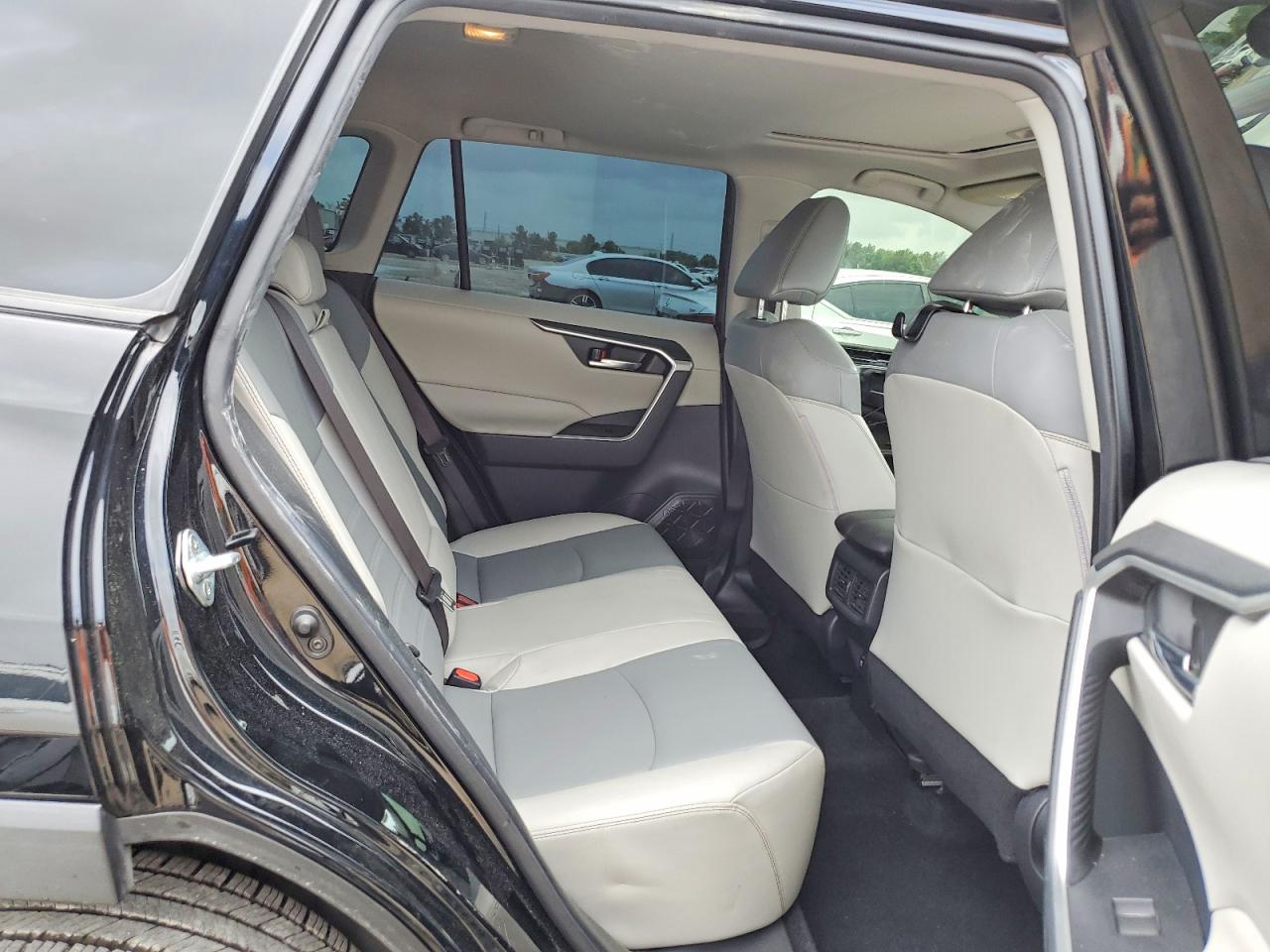 2019 TOYOTA RAV4 XLE PREMIUM photo 31