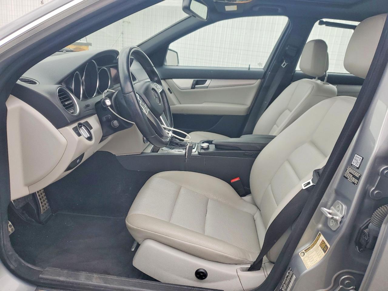 2014 MERCEDES-BENZ C 250 photo 19