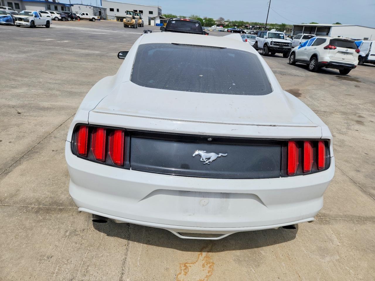 2017 FORD MUSTANG photo 11