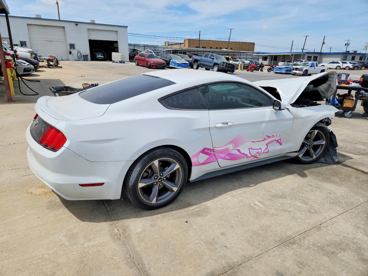 2017 FORD MUSTANG photo 5