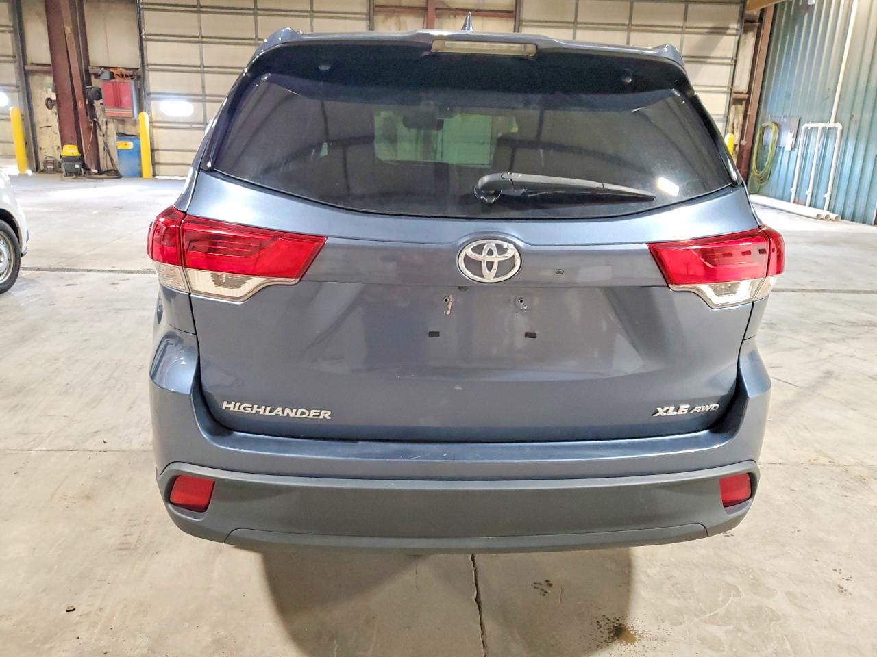 2019 TOYOTA HIGHLANDER XLE photo 6