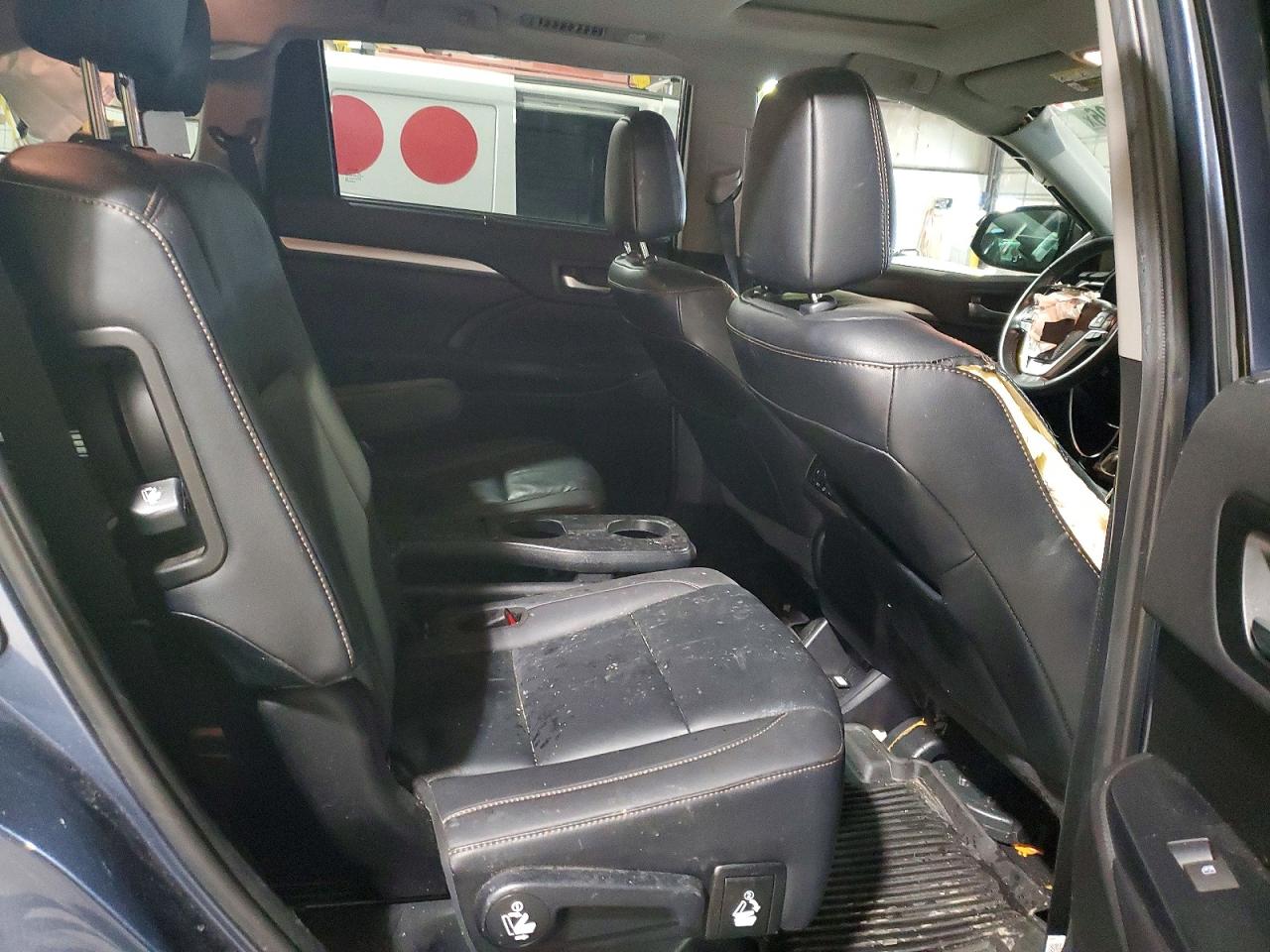 2019 TOYOTA HIGHLANDER XLE photo 11