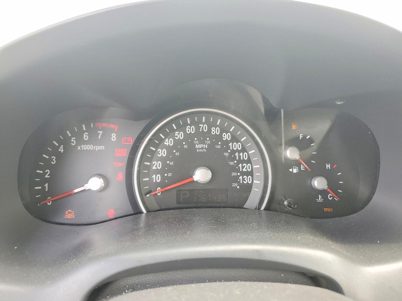 2011 KIA SEDONA LX photo 25