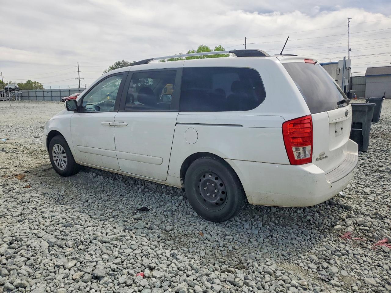 2011 KIA SEDONA LX photo 4