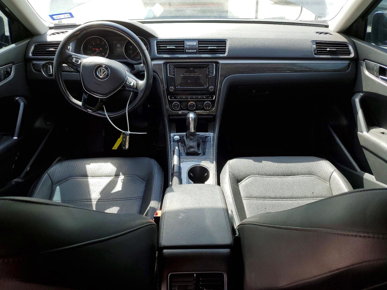 2018 VOLKSWAGEN PASSAT SE photo 15