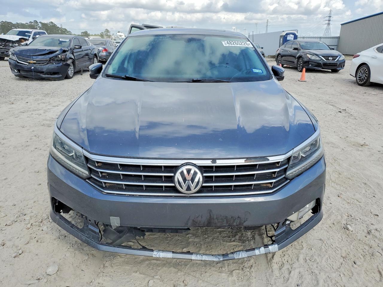 2018 VOLKSWAGEN PASSAT SE photo 9