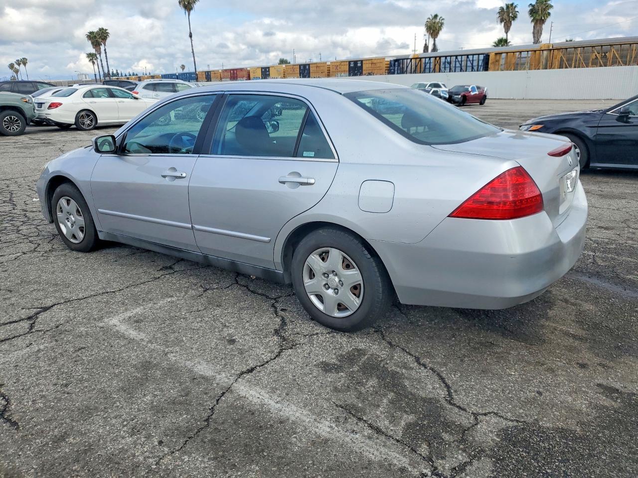 2006 HONDA ACCORD LX photo 4