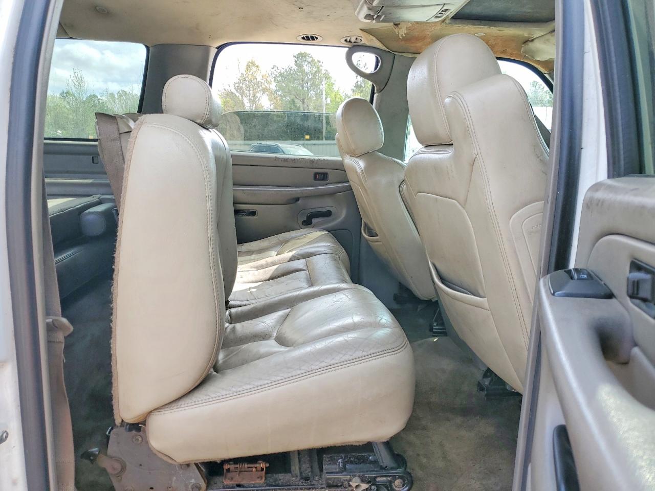 2004 GMC YUKON XL C1500 photo 21