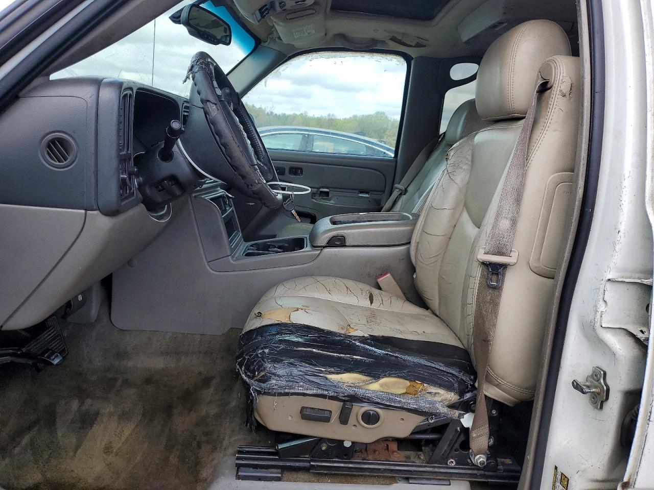 2004 GMC YUKON XL C1500 photo 13