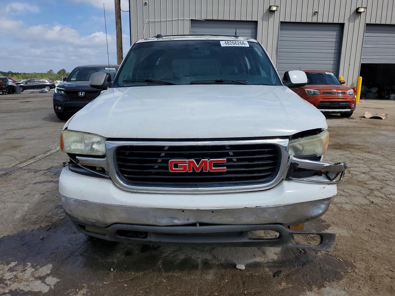 2004 GMC YUKON XL C1500 photo 9