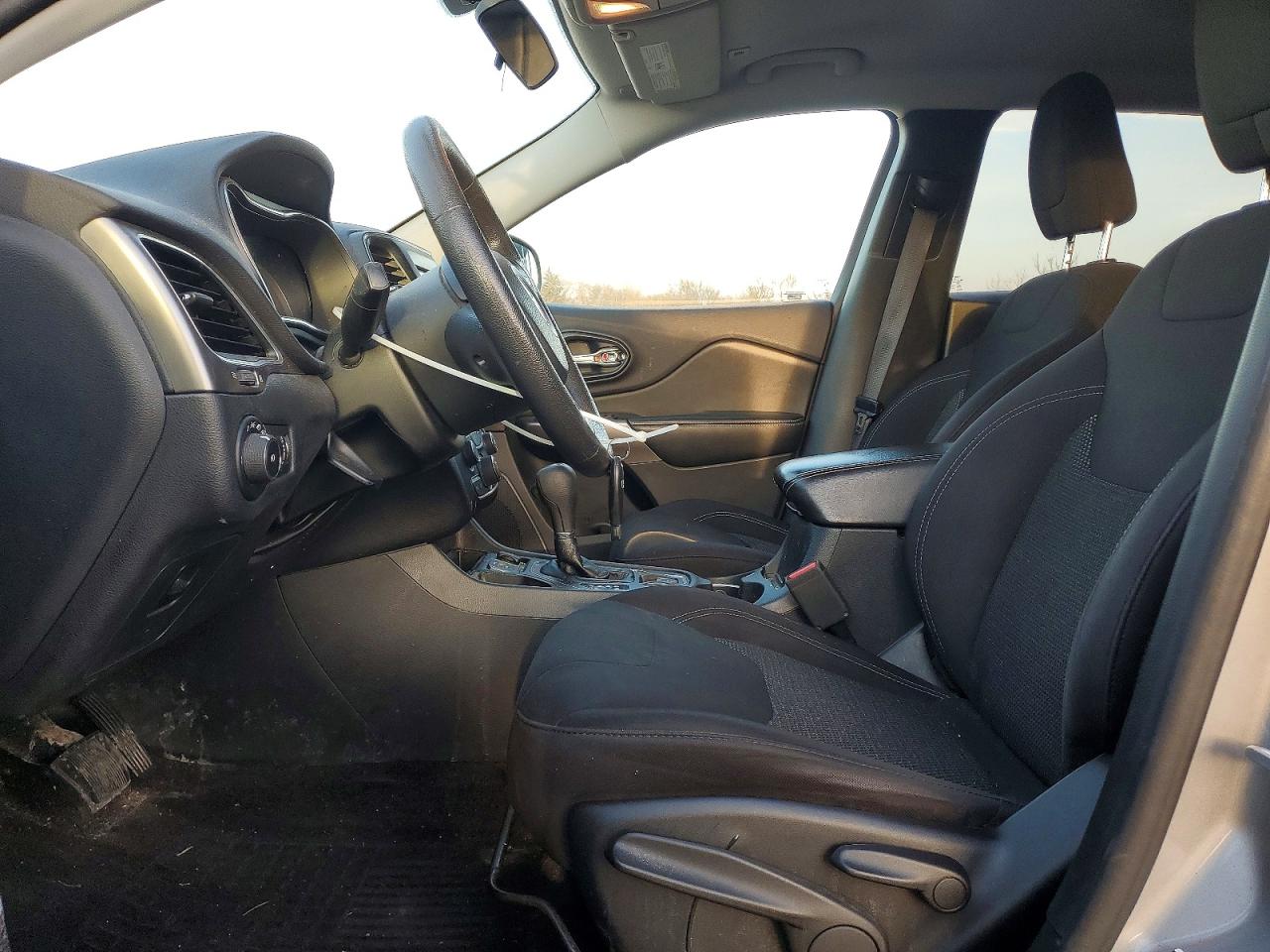2019 JEEP CHEROKEE LATITUDE photo 13