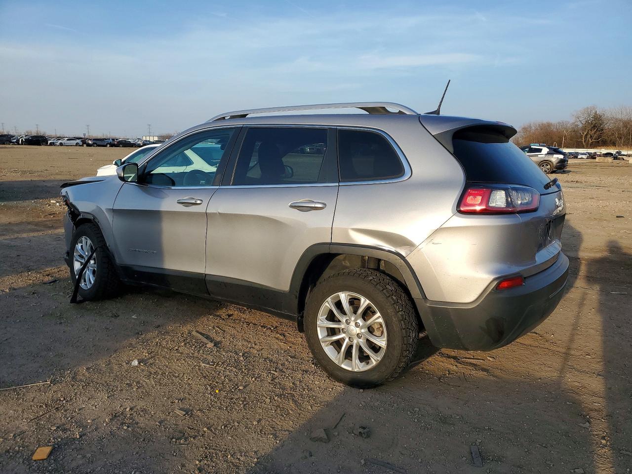 2019 JEEP CHEROKEE LATITUDE photo 3