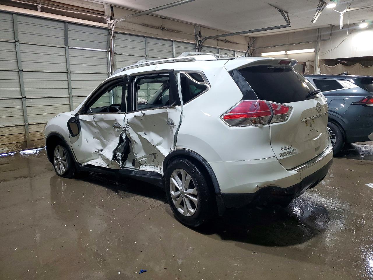 2016 NISSAN ROGUE SV photo 4