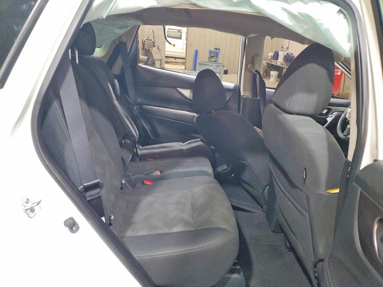 2016 NISSAN ROGUE SV photo 31