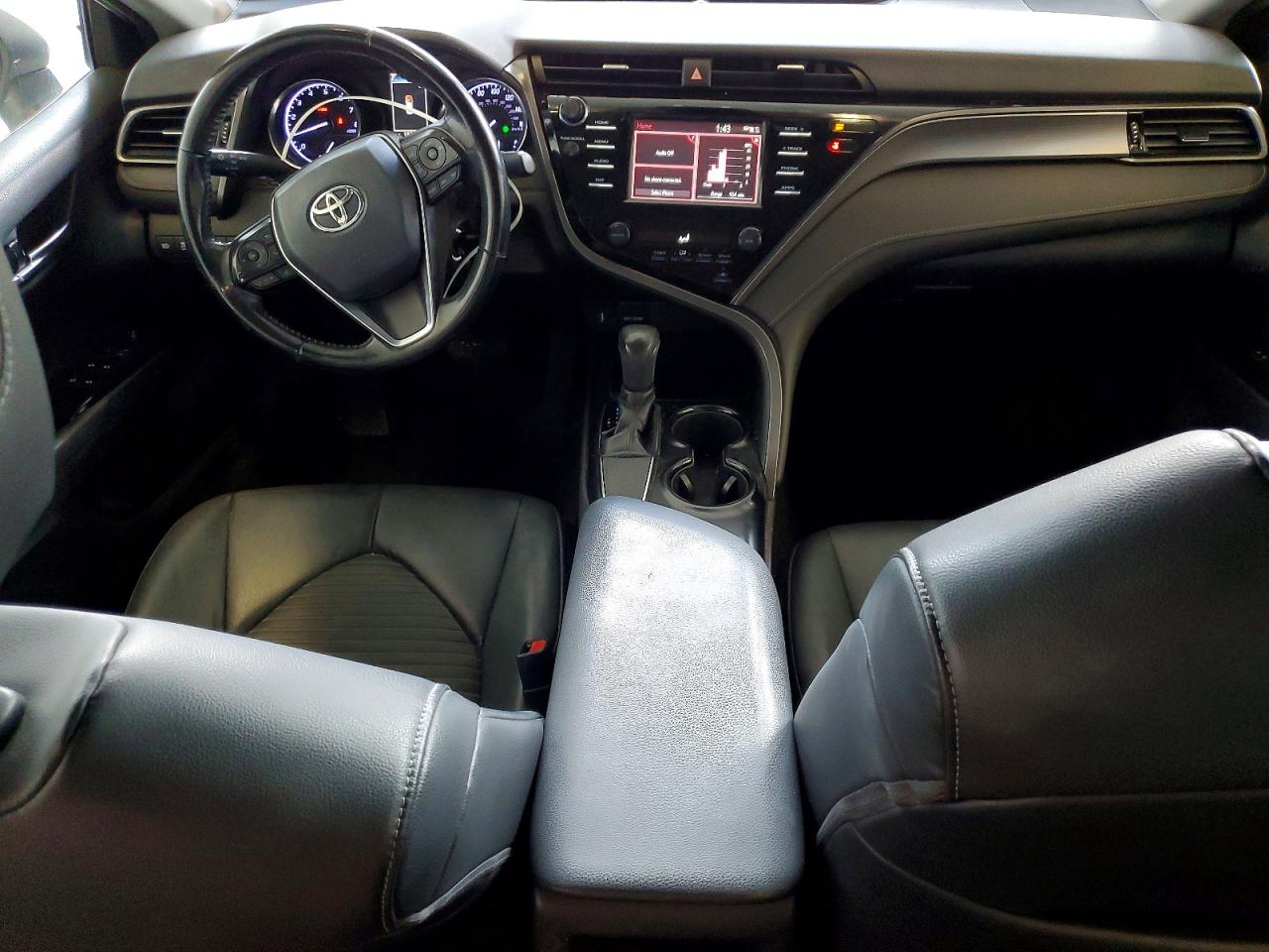2019 TOYOTA CAMRY SE photo 8