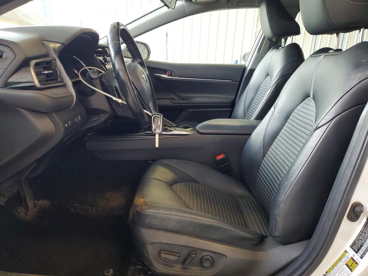 2019 TOYOTA CAMRY SE photo 7