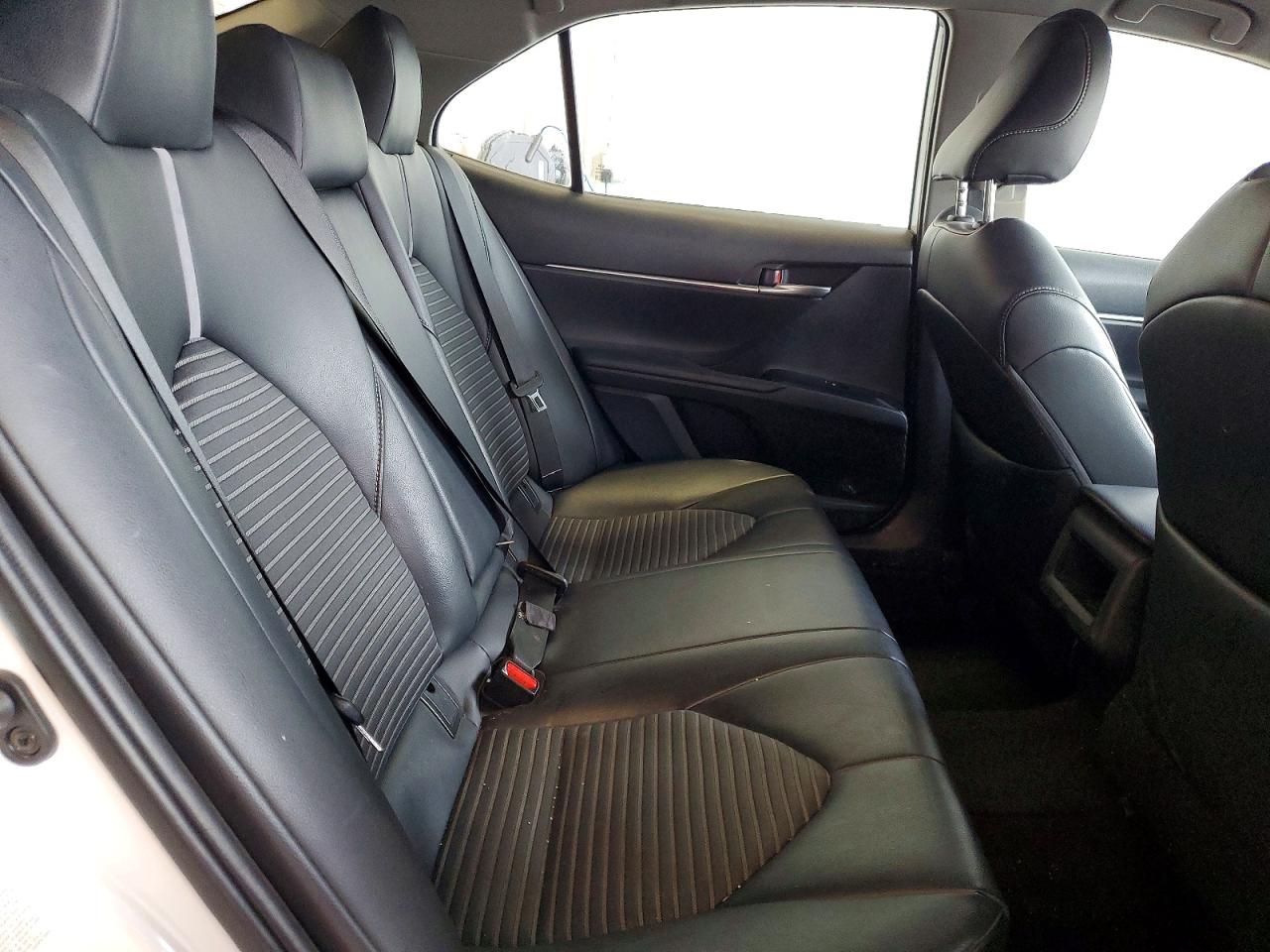 2019 TOYOTA CAMRY SE photo 10