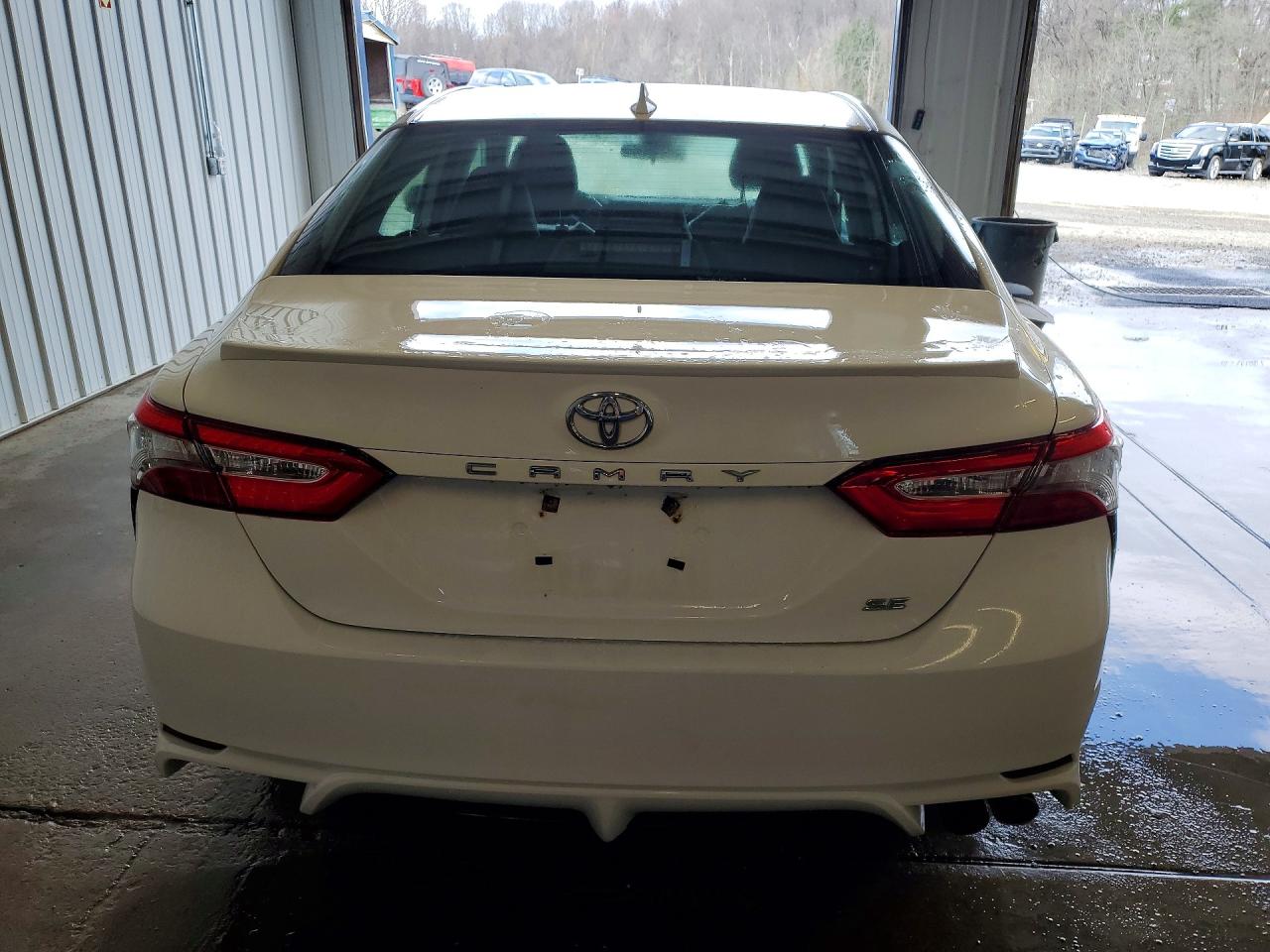 2019 TOYOTA CAMRY SE photo 6