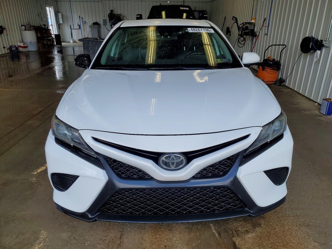 2019 TOYOTA CAMRY SE photo 5