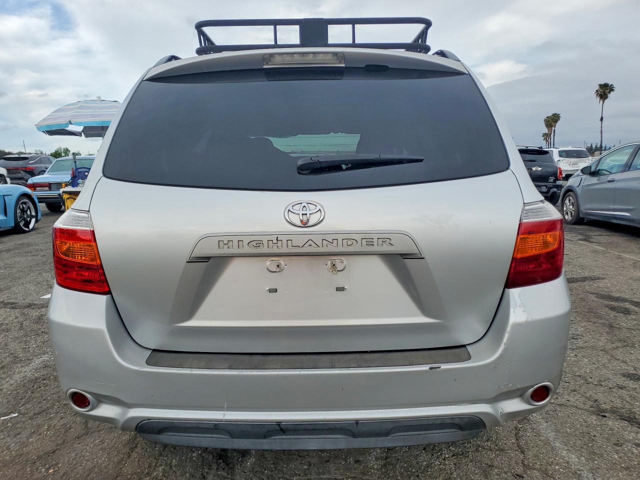 2010 TOYOTA HIGHLANDER BASE photo 11