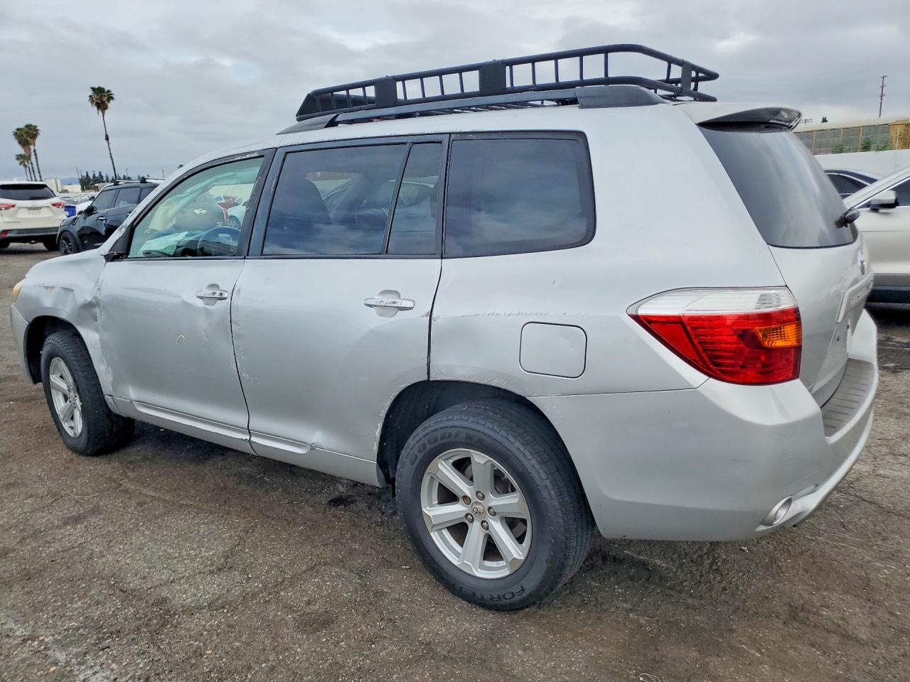 2010 TOYOTA HIGHLANDER BASE photo 3