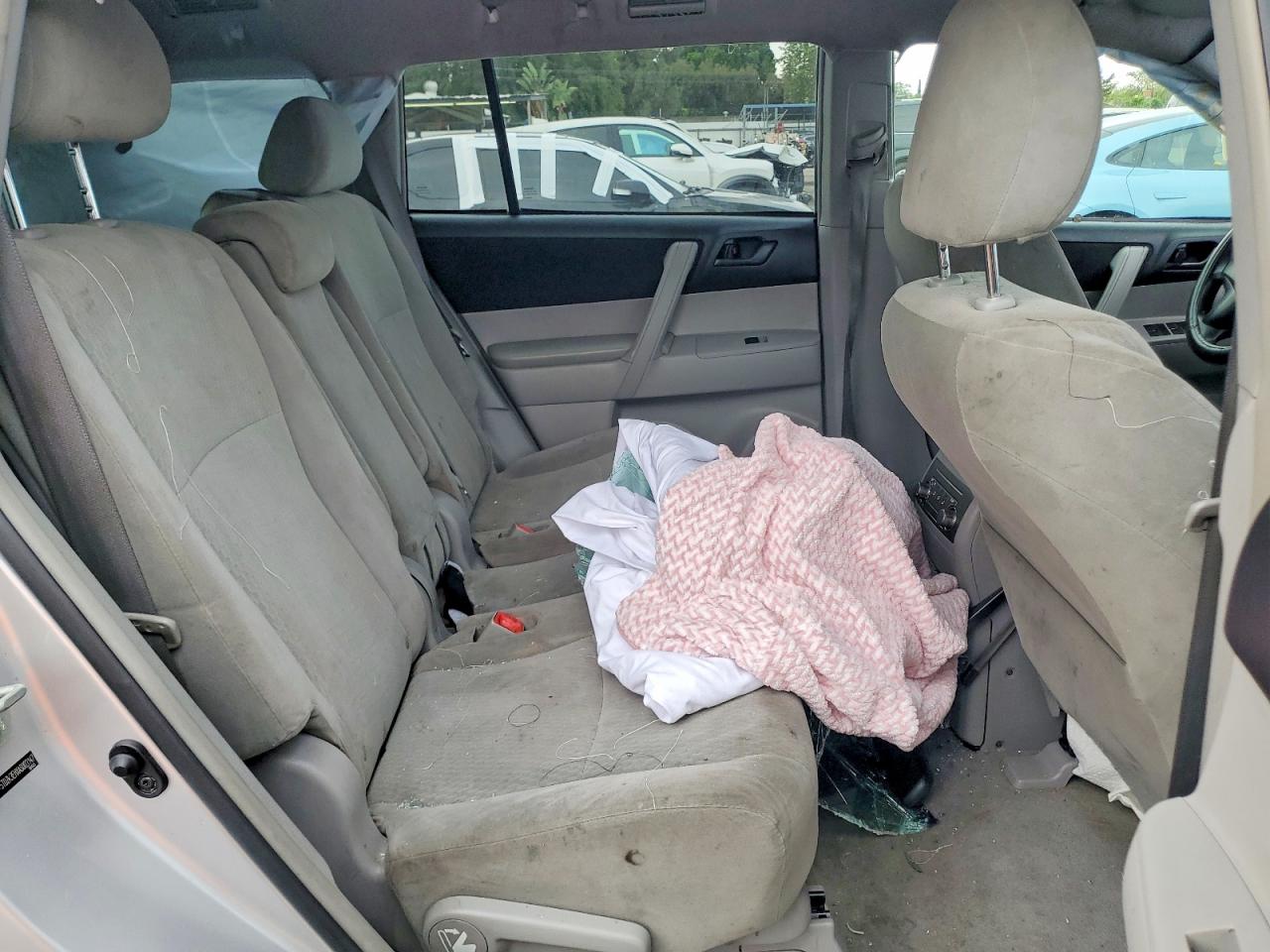 2010 TOYOTA HIGHLANDER BASE photo 21