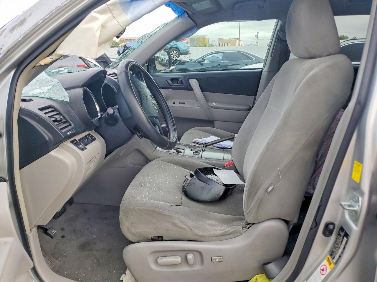 2010 TOYOTA HIGHLANDER BASE photo 13