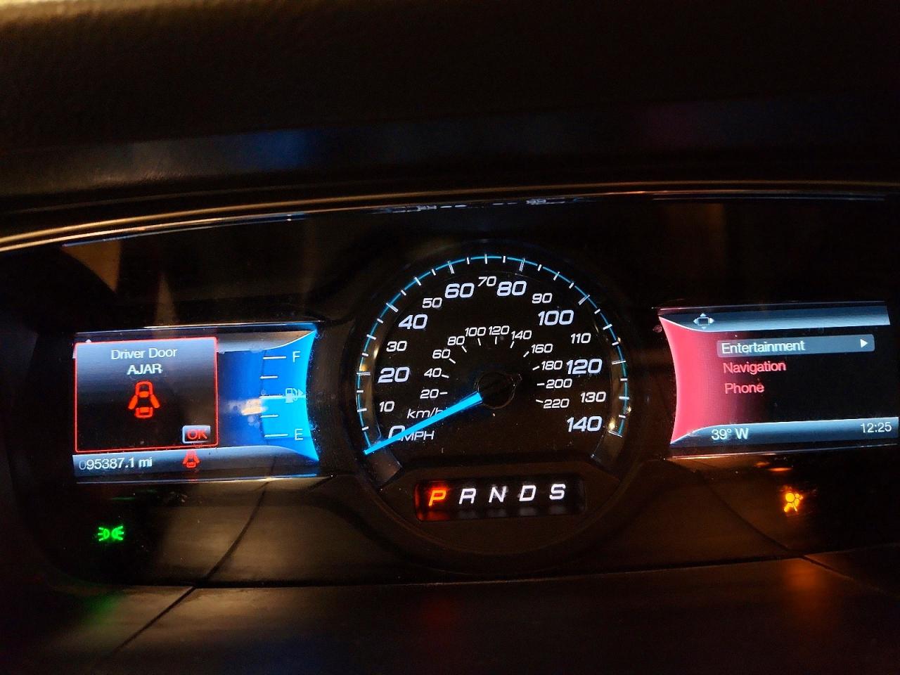 2015 FORD TAURUS SEL photo 17