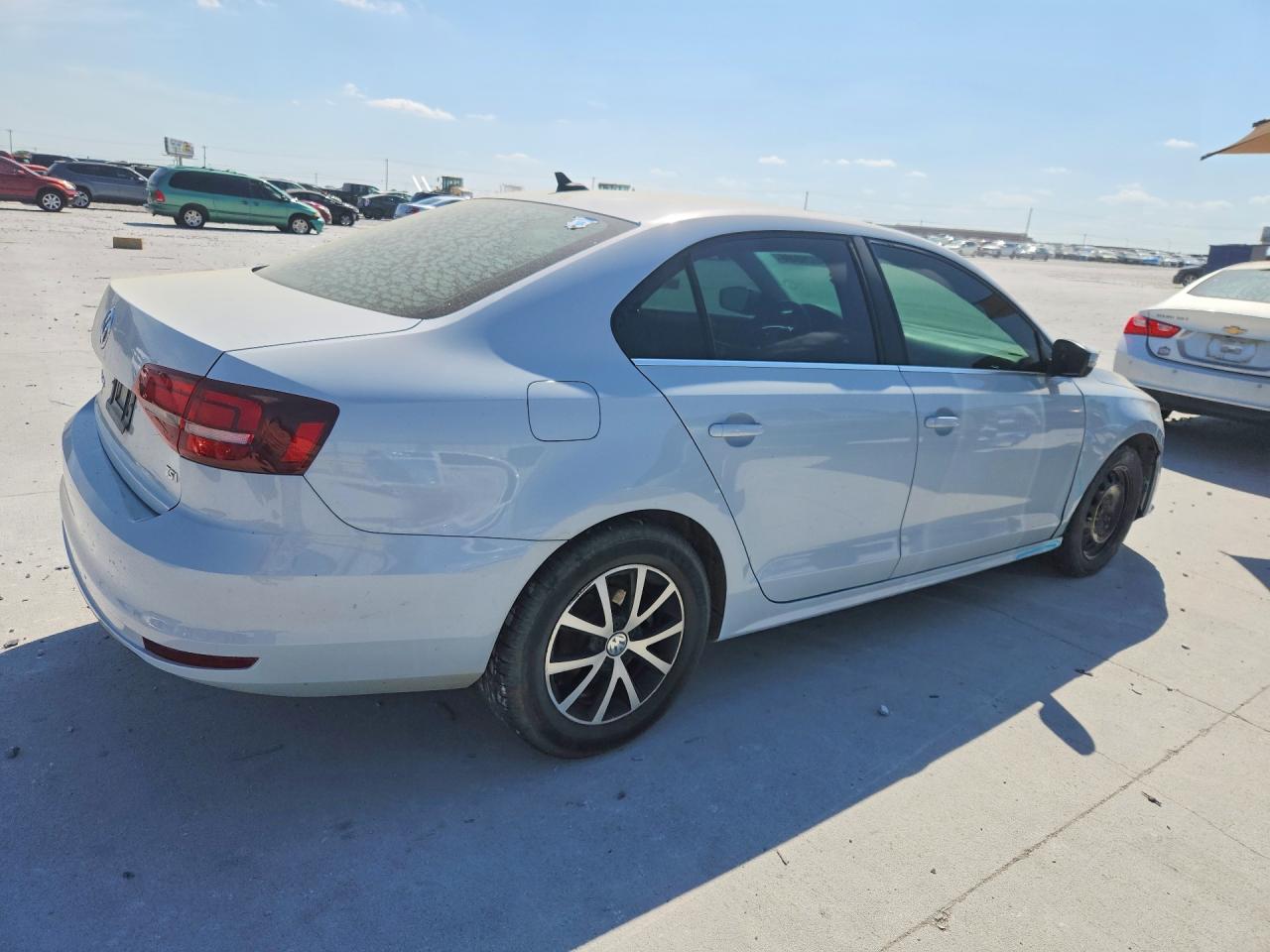 2017 VOLKSWAGEN JETTA SE photo 5