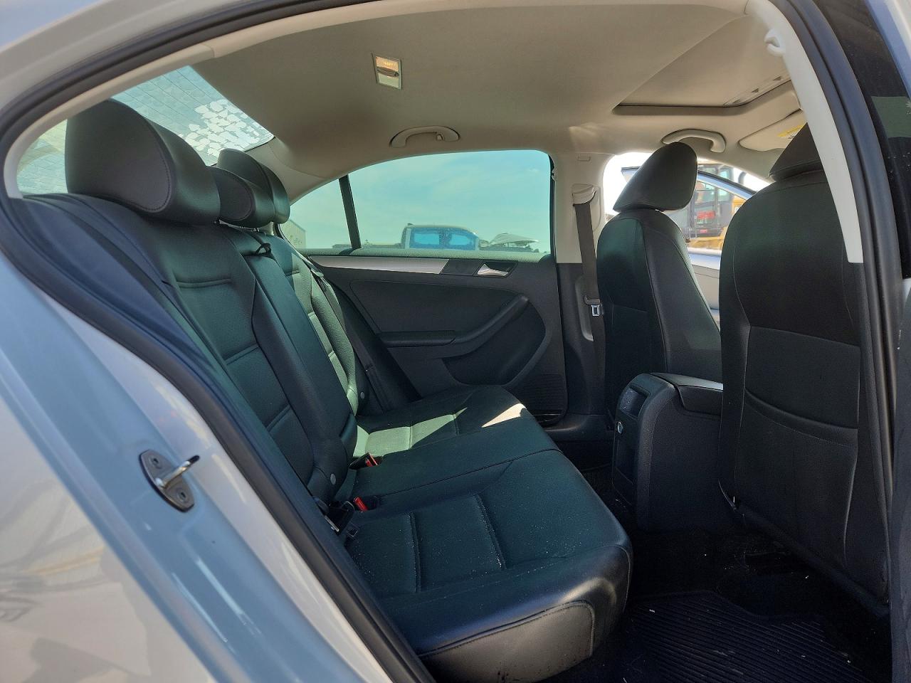 2017 VOLKSWAGEN JETTA SE photo 19