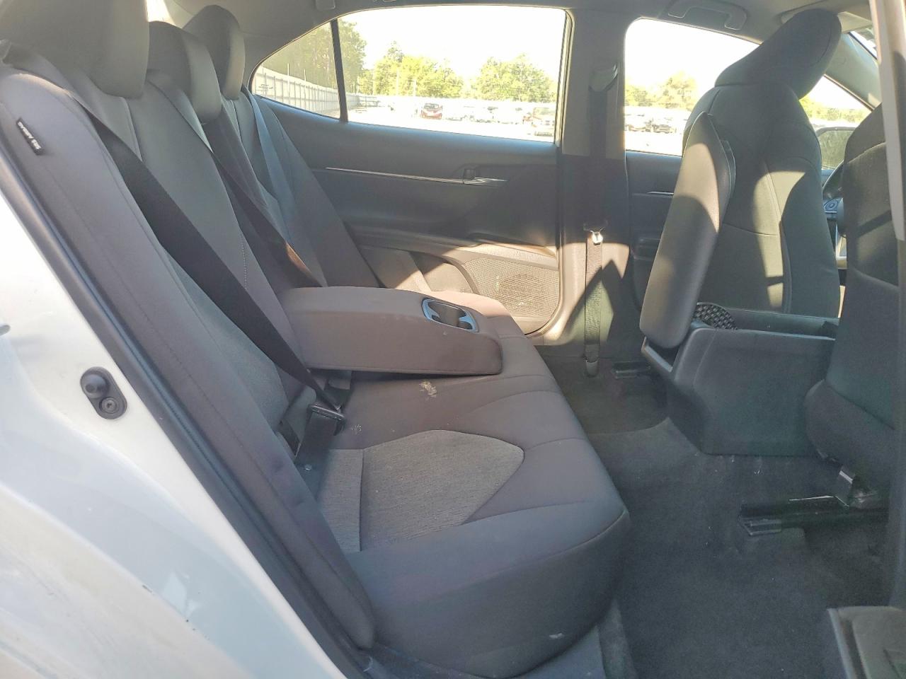 2022 TOYOTA CAMRY LE photo 28