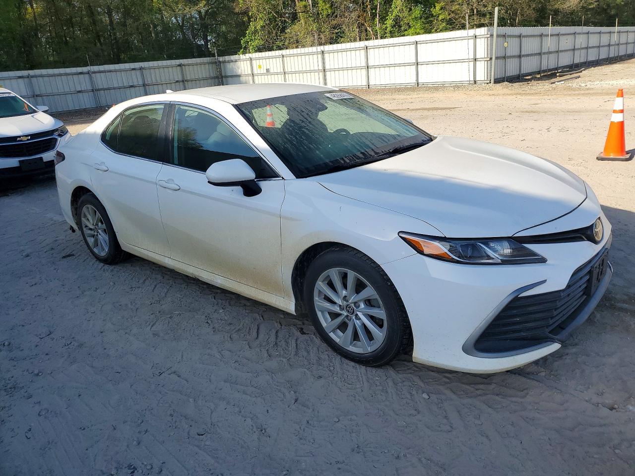 2022 TOYOTA CAMRY LE photo 10