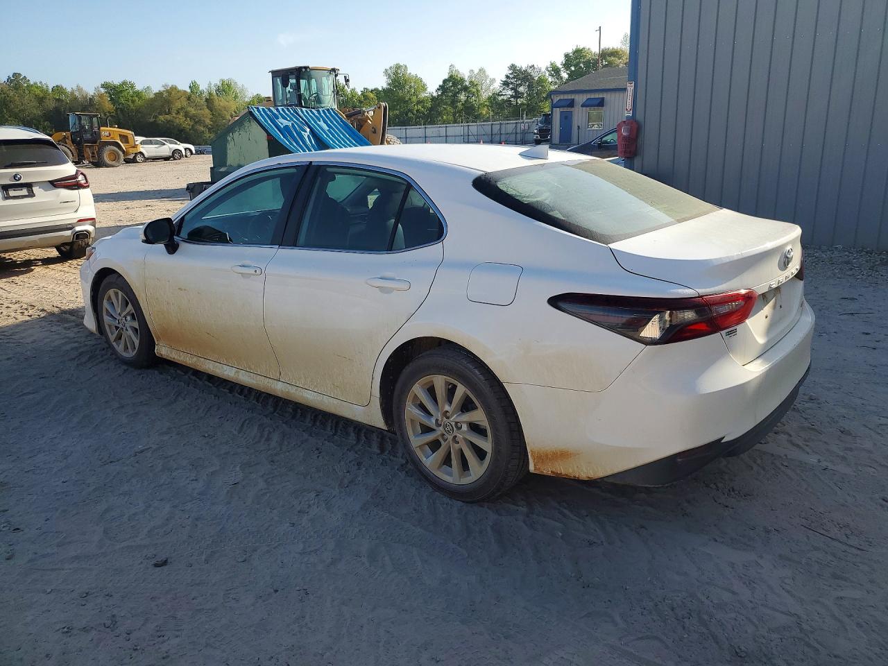2022 TOYOTA CAMRY LE photo 4