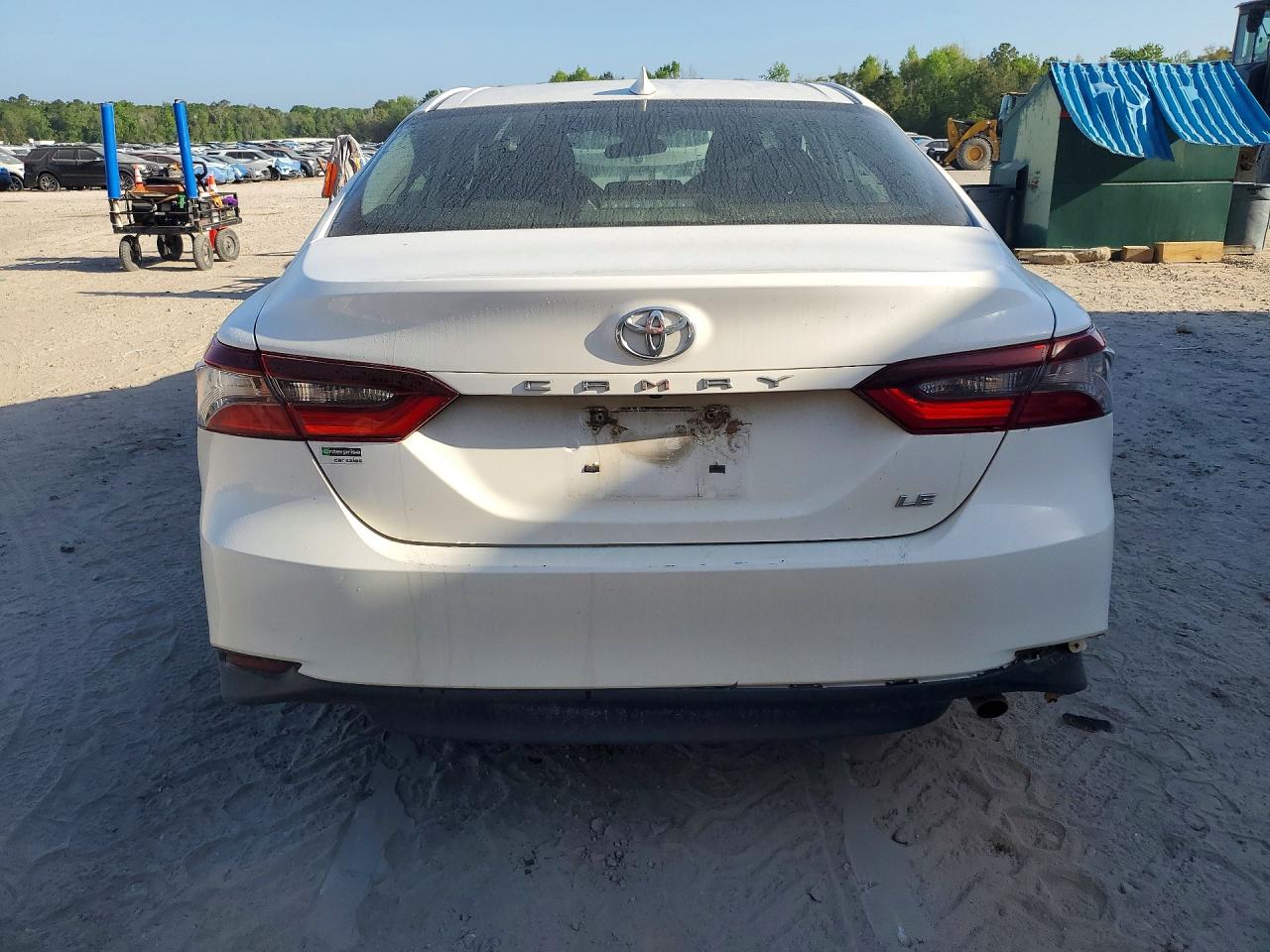 2022 TOYOTA CAMRY LE photo 16