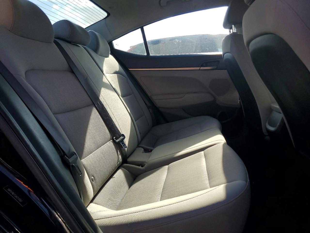 2018 HYUNDAI ELANTRA SE photo 28