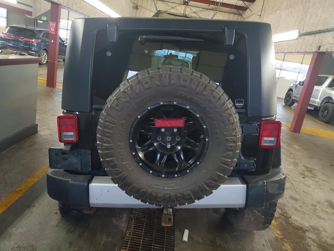 2010 JEEP WRANGLER UNLIMITED SAHARA photo 11