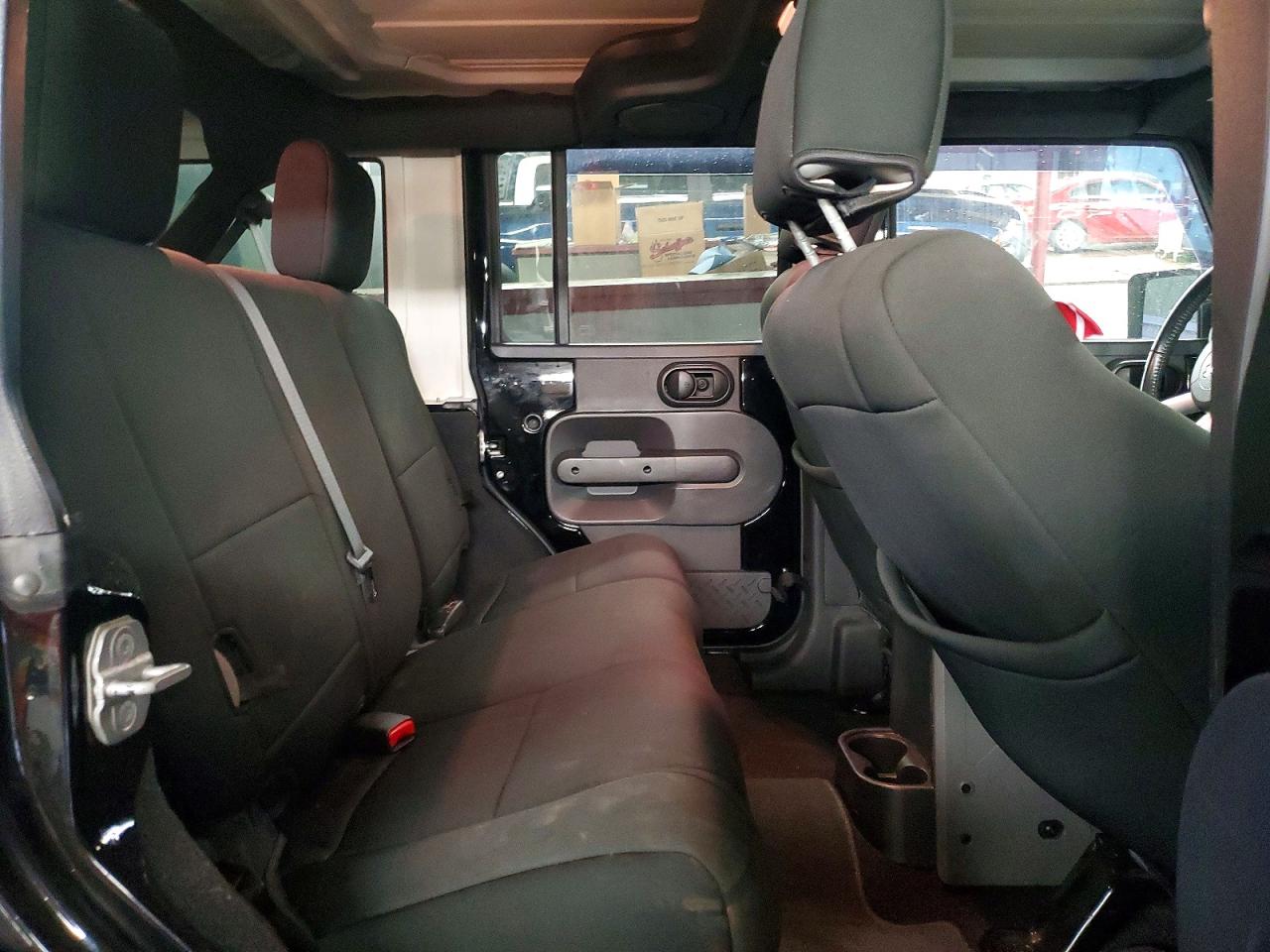 2010 JEEP WRANGLER UNLIMITED SAHARA photo 19