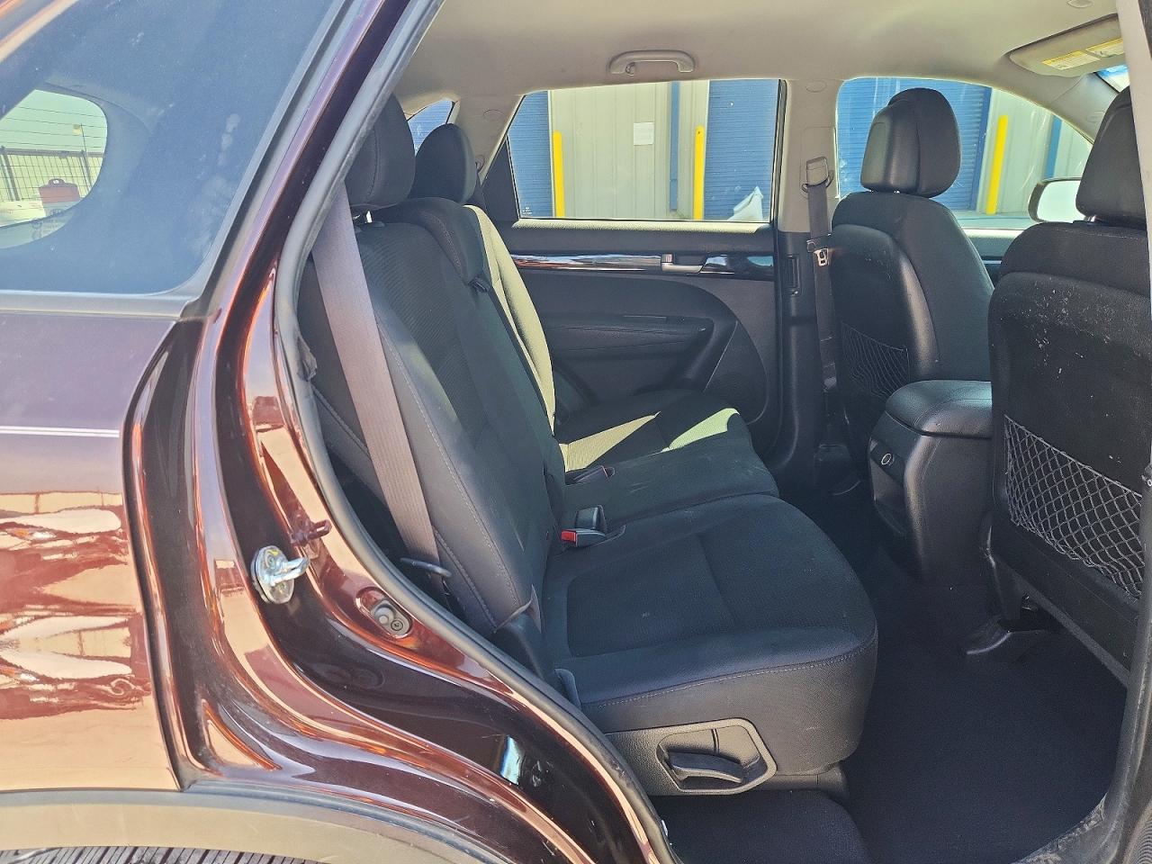 2015 KIA SORENTO LX photo 31