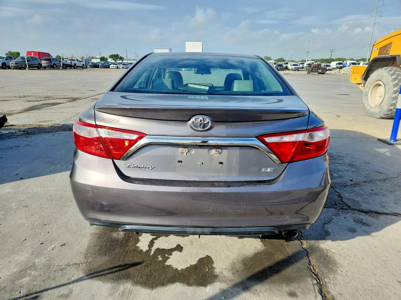 2017 TOYOTA CAMRY SE photo 16