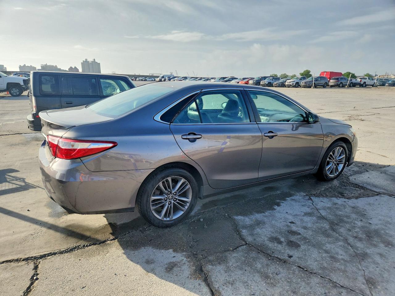 2017 TOYOTA CAMRY SE photo 7
