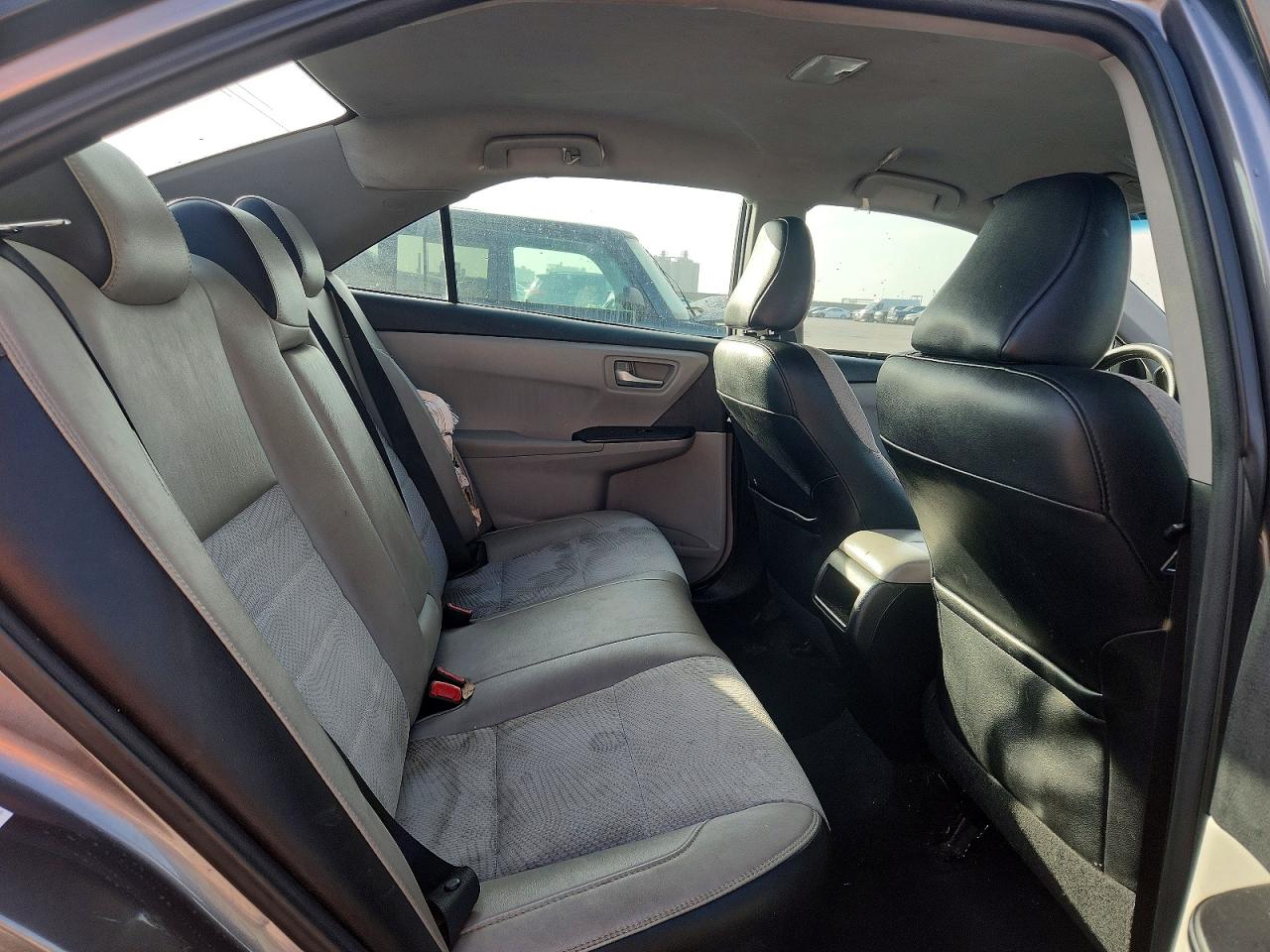 2017 TOYOTA CAMRY SE photo 28