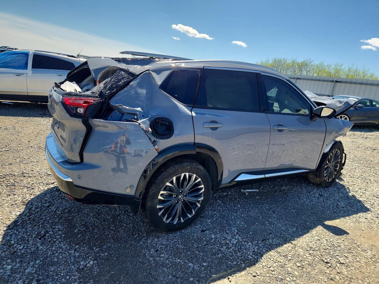 2025 NISSAN ROGUE PLATINUM photo 3