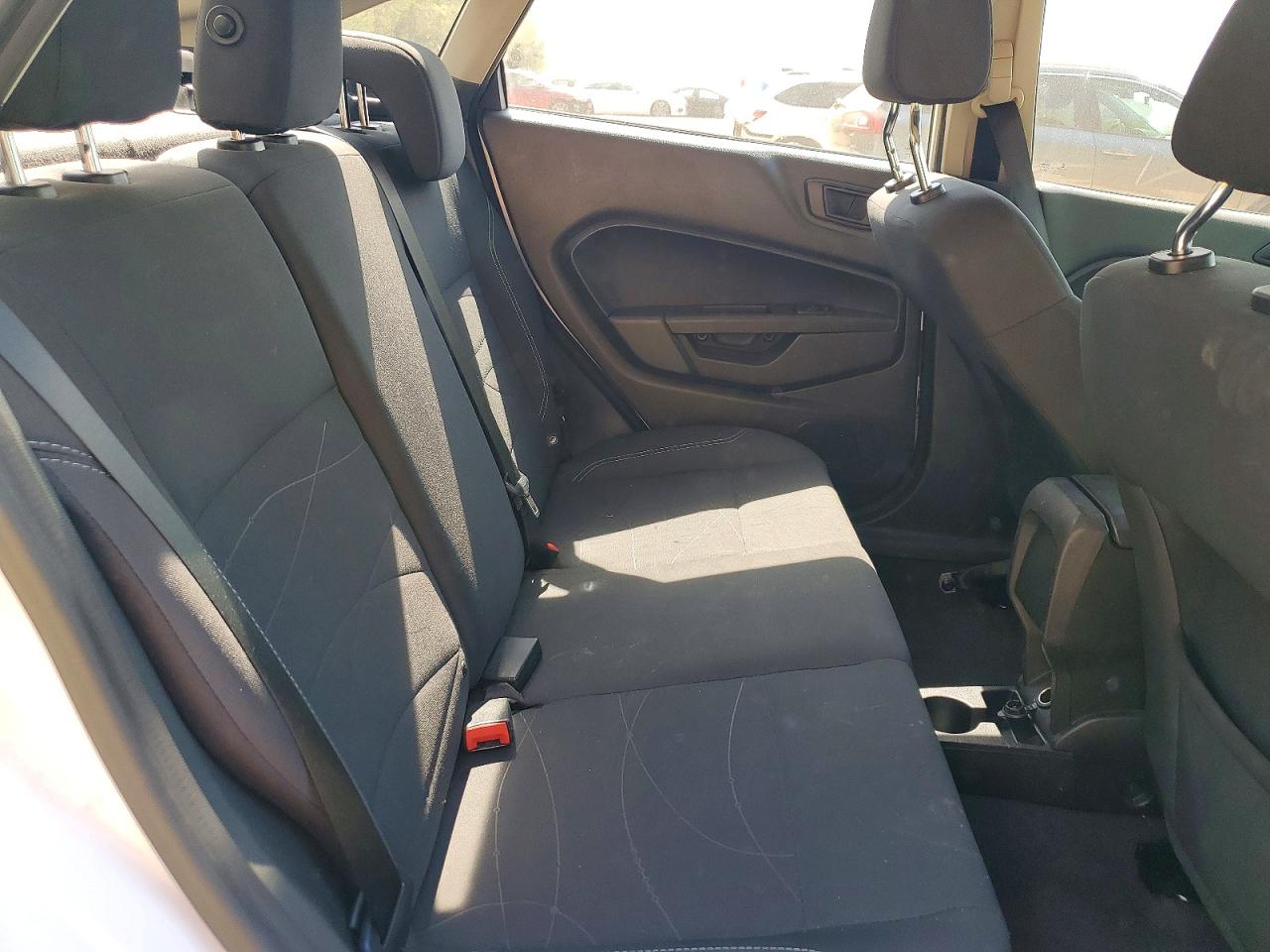 2018 FORD FIESTA SE photo 19